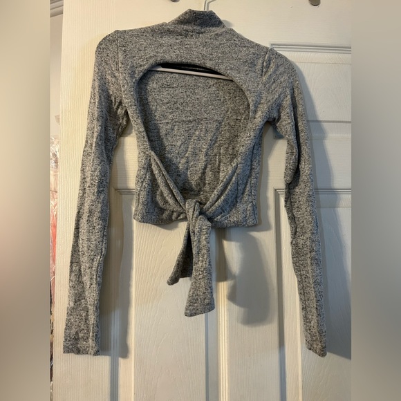 Grey backless long sleeve. - Picture 1 of 4